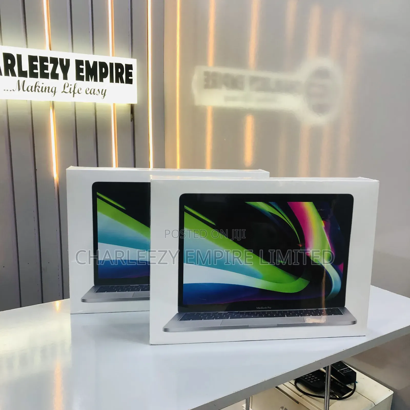 New Laptop Apple MacBook Pro 8GB Apple M2 SSD 256GB