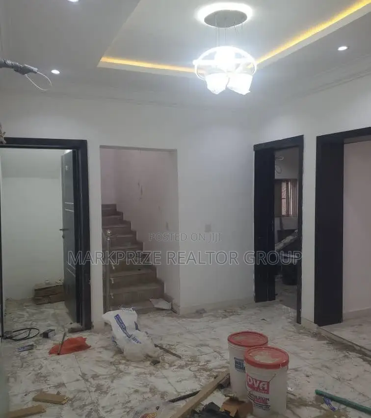 4bdrm Duplex in Magodo Gra Lagos for sale