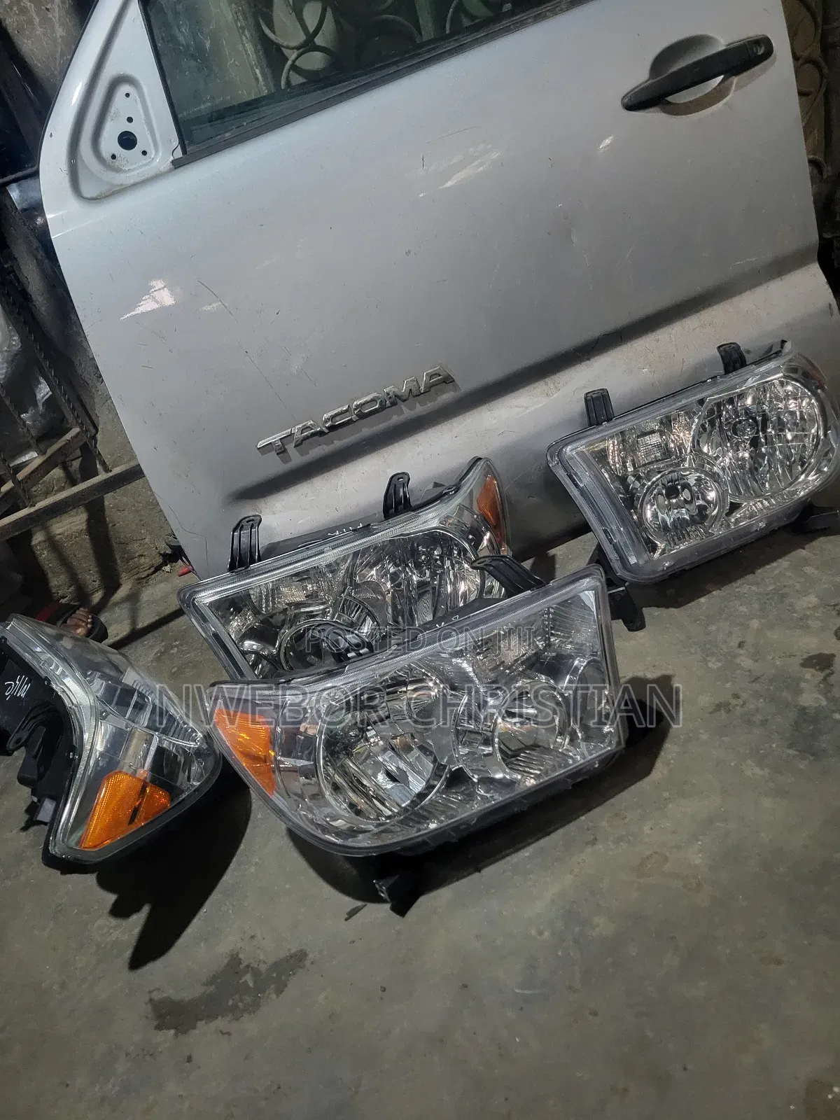 Headlight for Toyota Square Tundra 2012 Is Available