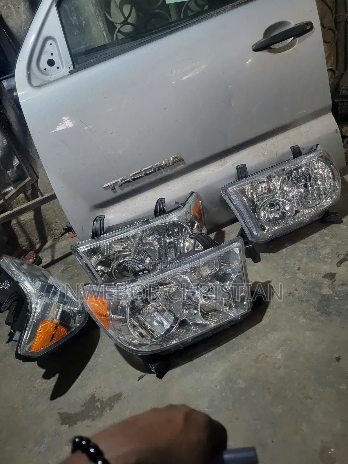 Headlight for Toyota Square Tundra 2012 Is Available