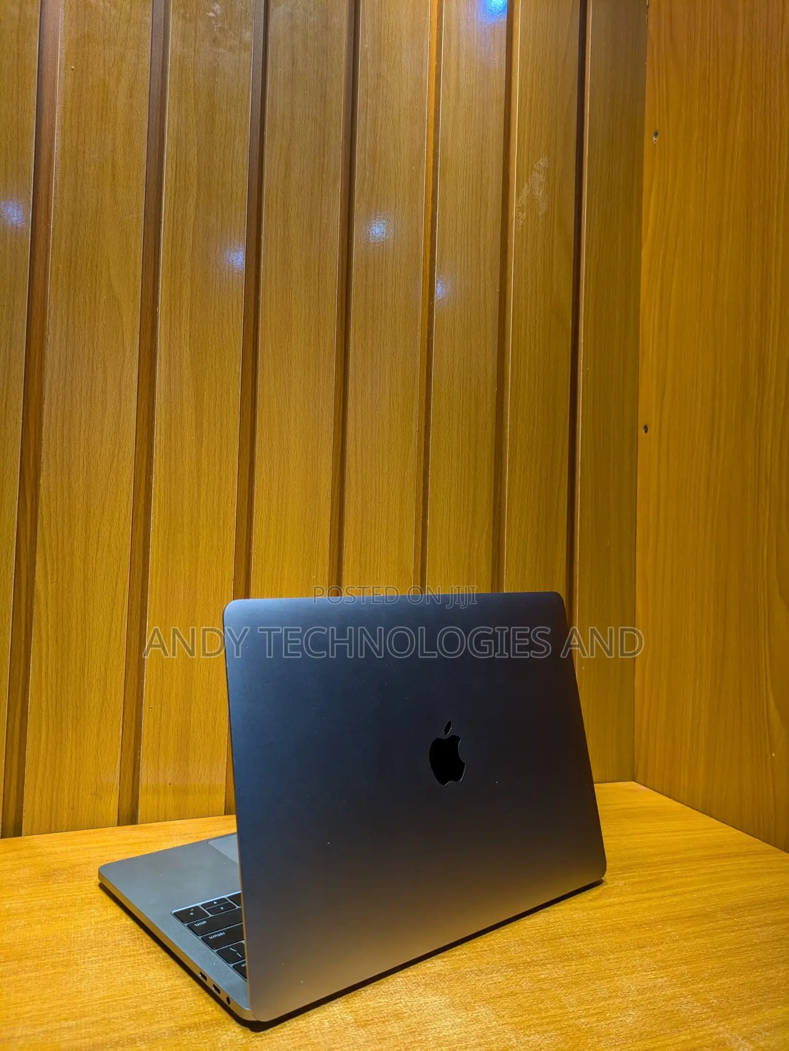 Laptop Apple MacBook Pro 2017 8GB Intel Core I5 HDD 128GB