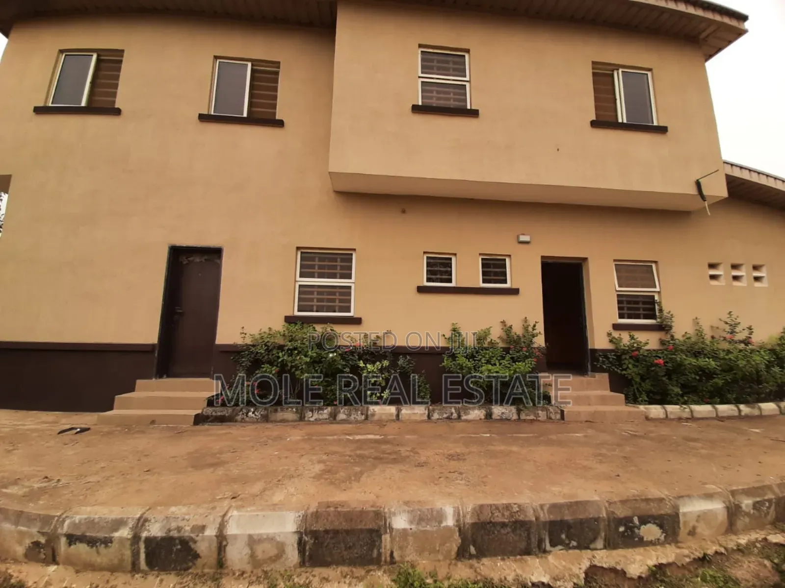 2bdrm Block of Flats in Akute for sale