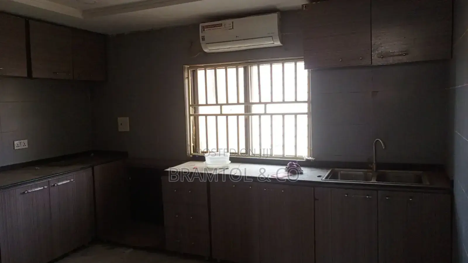 3bdrm Block of Flats in Zone 1 / Wuse for rent