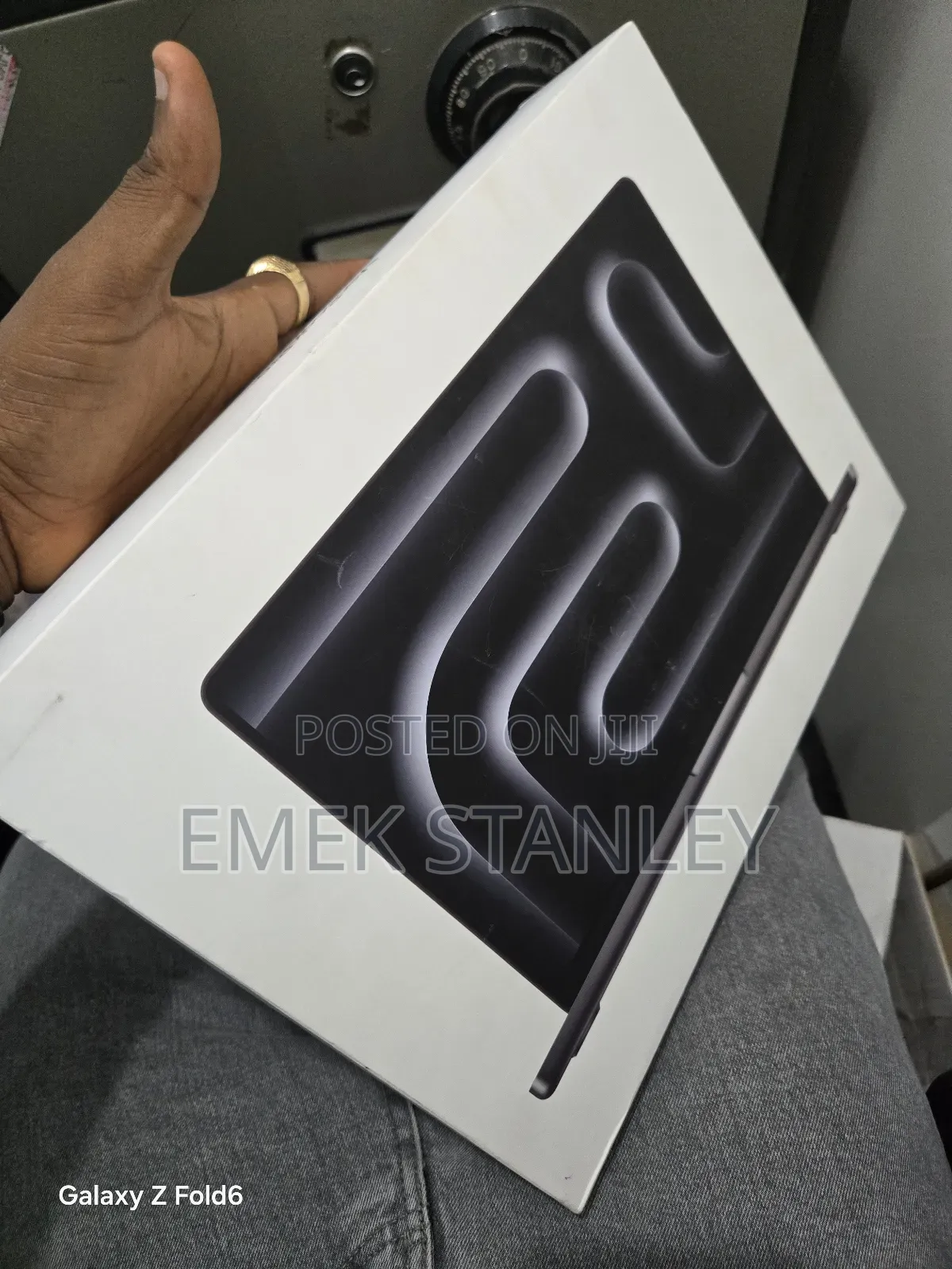 New Laptop Apple MacBook Pro 2024 M4 14-inch 16GB Apple M4 SSD 512GB