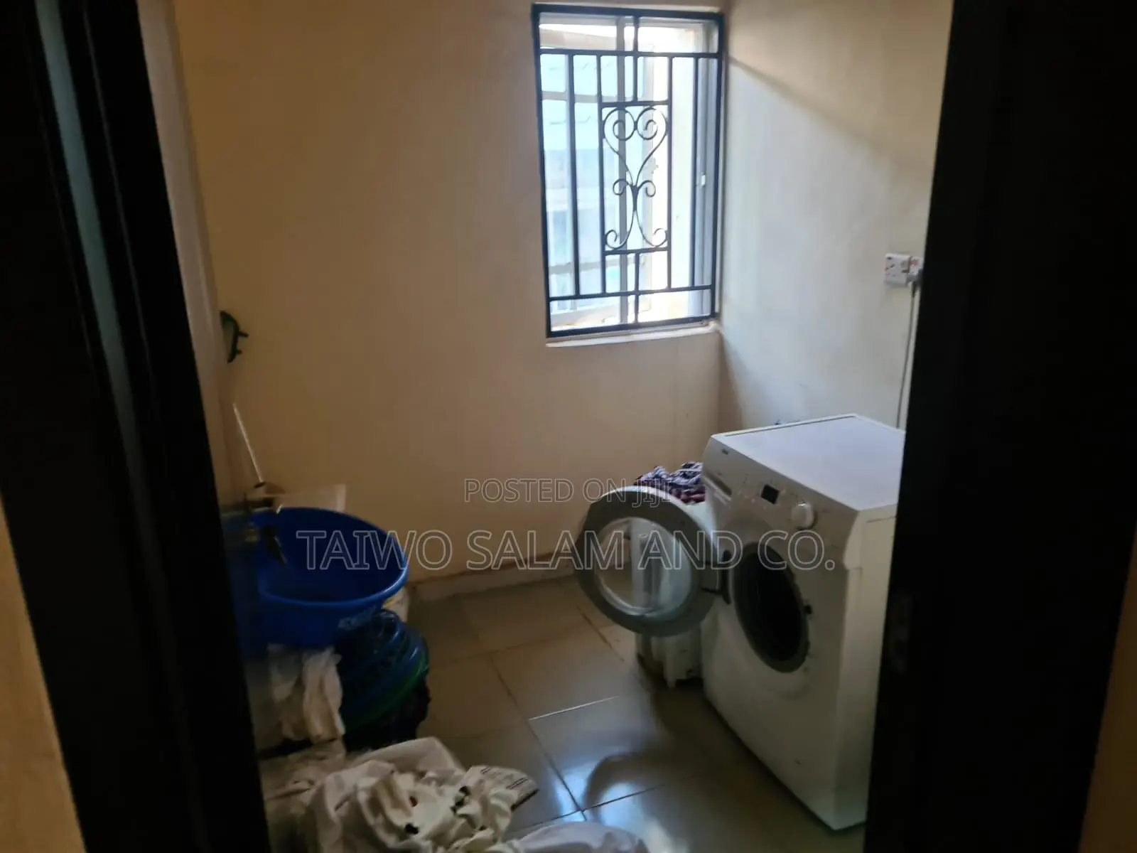 5bdrm Duplex in Ologuneru for sale