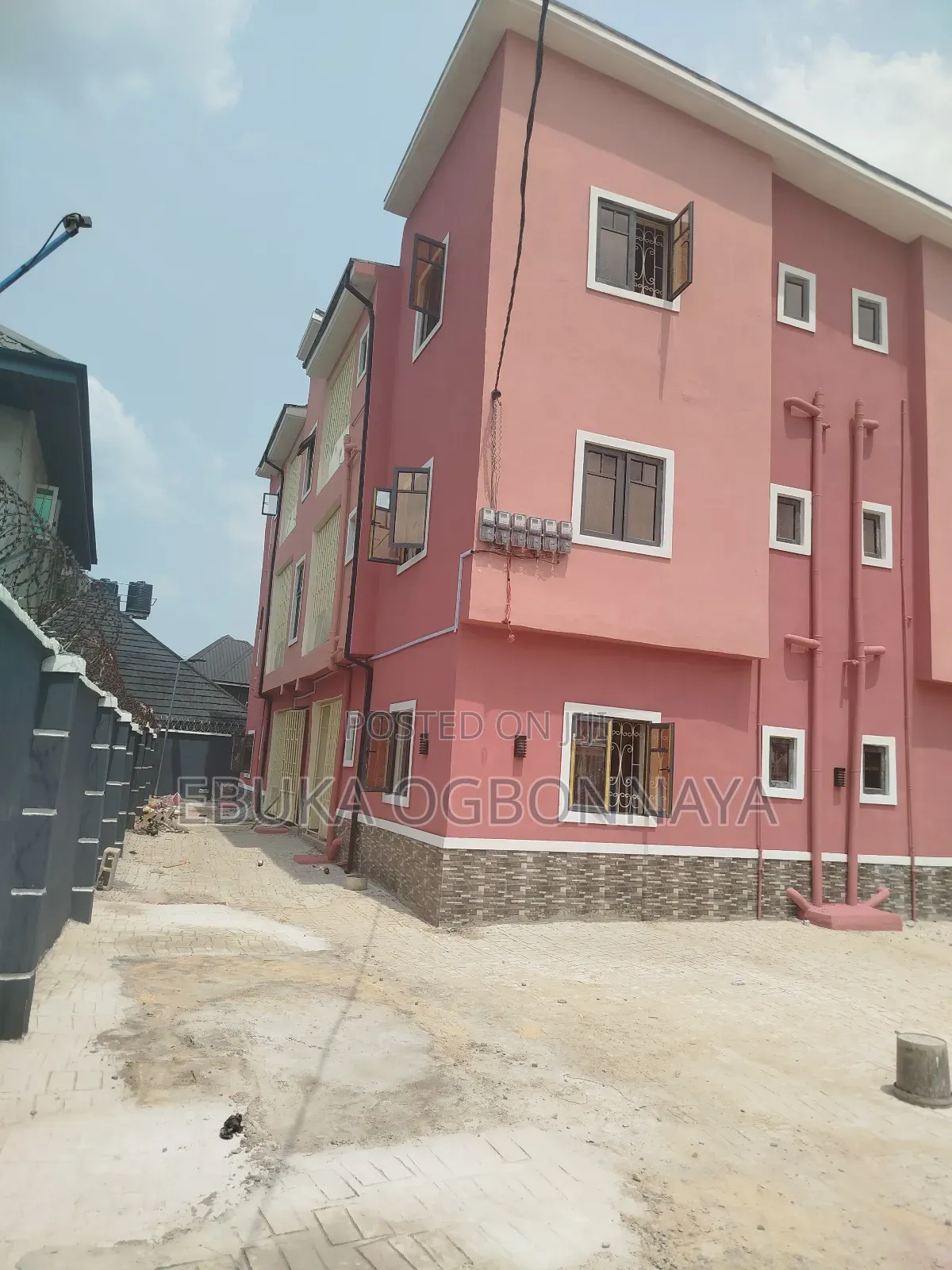 2bdrm Block of Flats in Sars Road, Obio-Akpor for rent