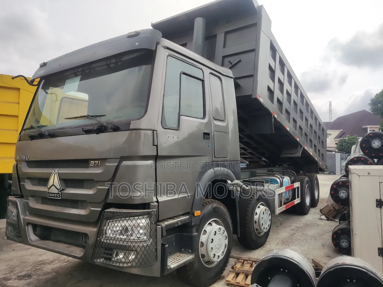 12 Tyres Howo Sinotruk 2015