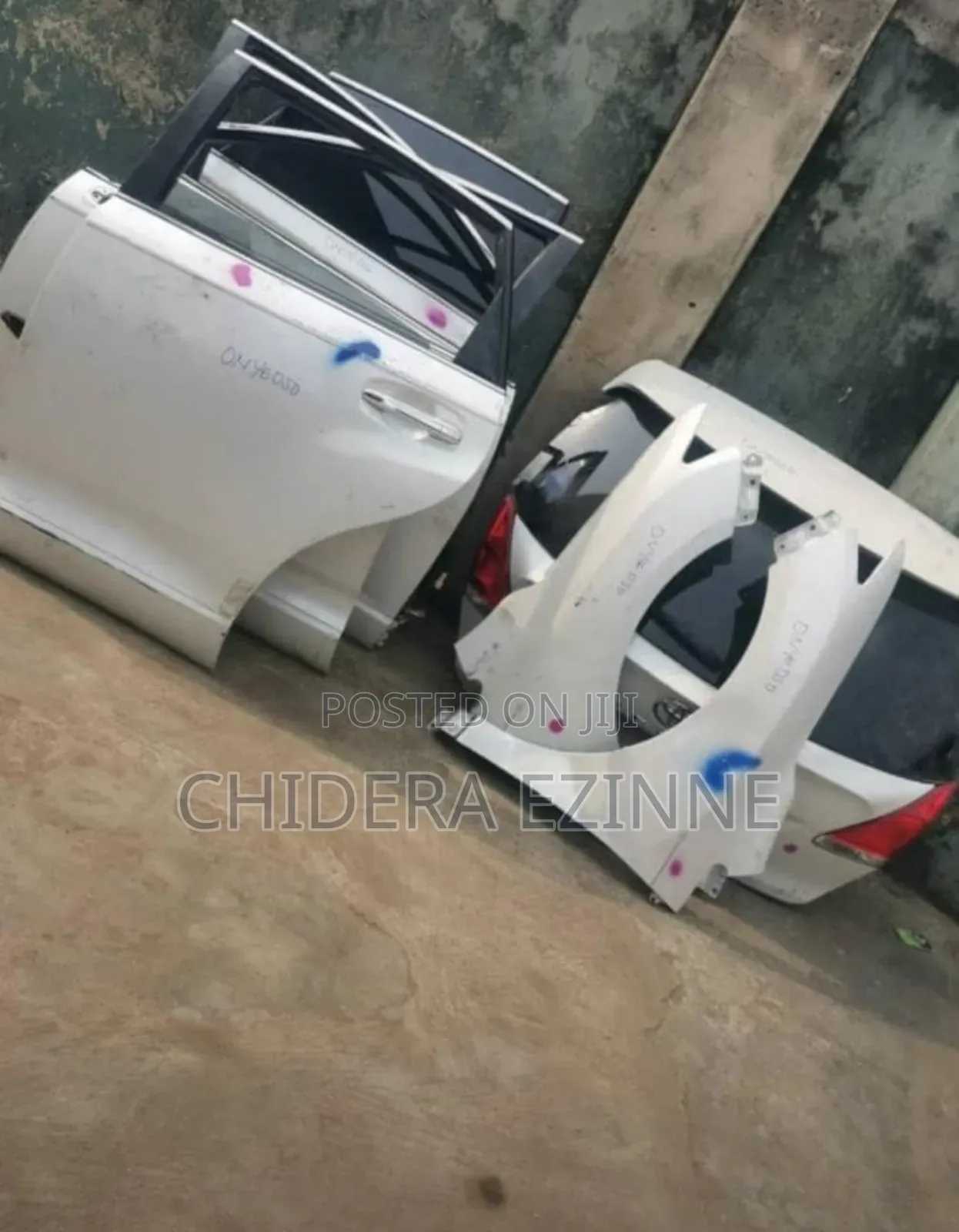 Toyota Venza 2013 Model 4 Doors. Set Fenders Complete Boot