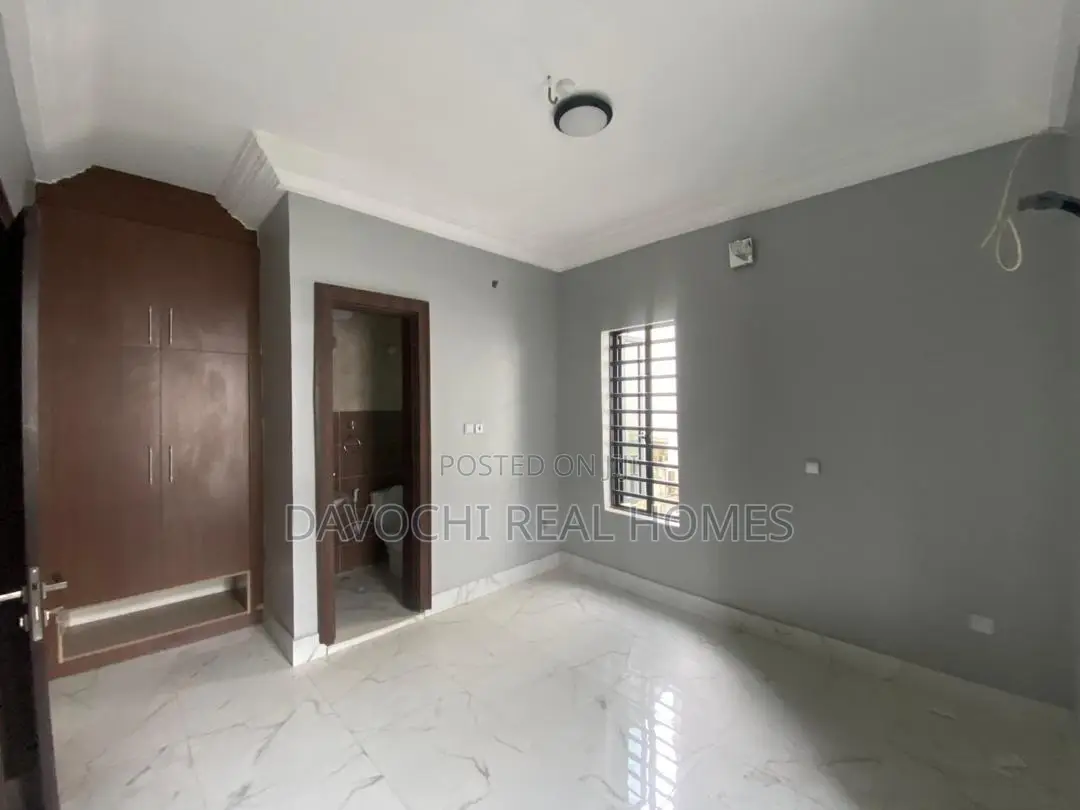 3bdrm Apartment in Ikeja, Gra, Lagos for rent