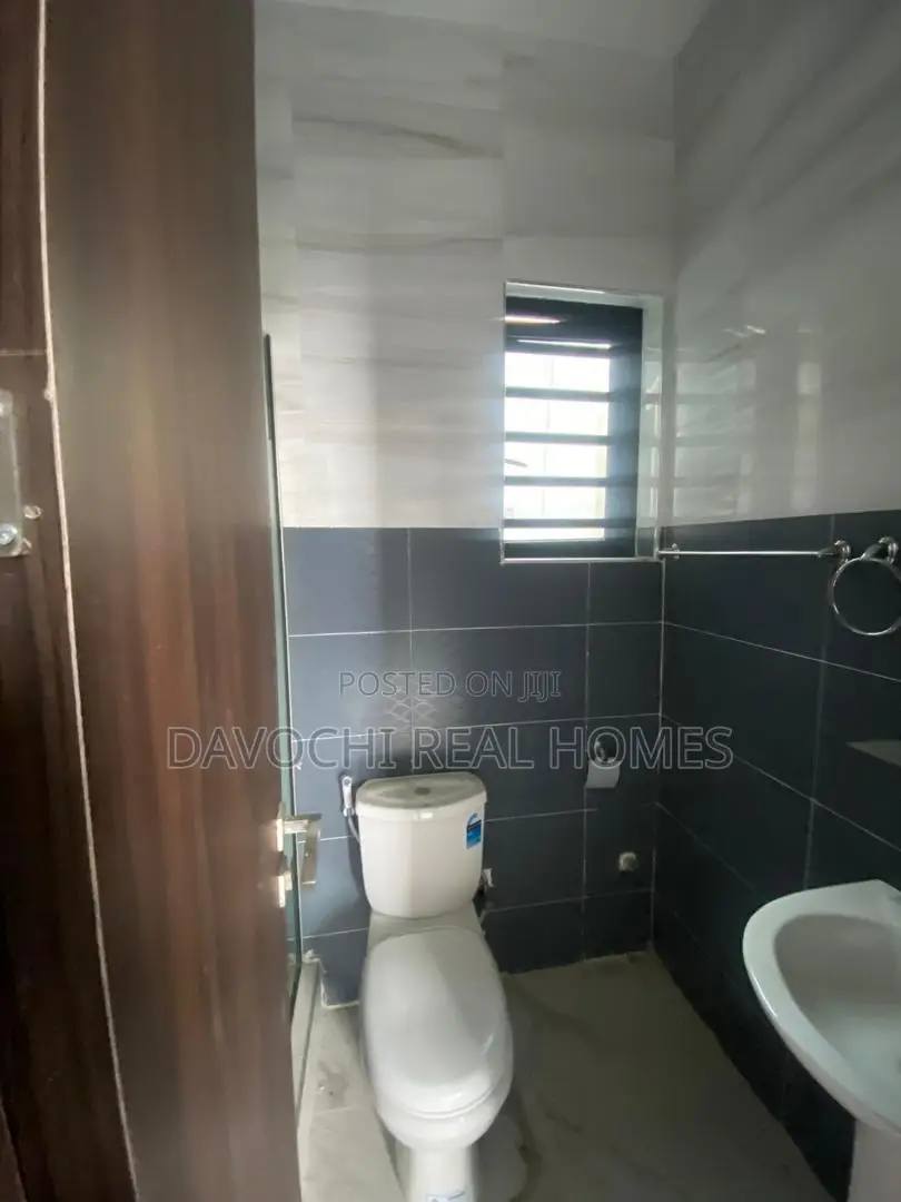 3bdrm Apartment in Ikeja, Gra, Lagos for rent