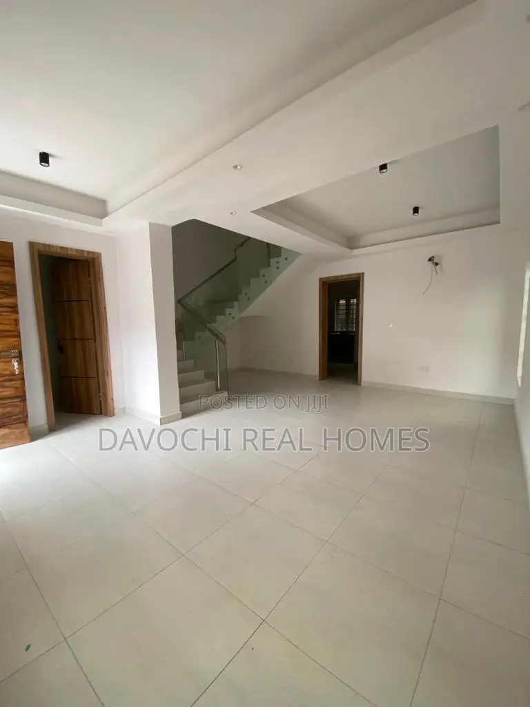 4bdrm Townhouse / Terrace in Lekki Phase 1 for rent