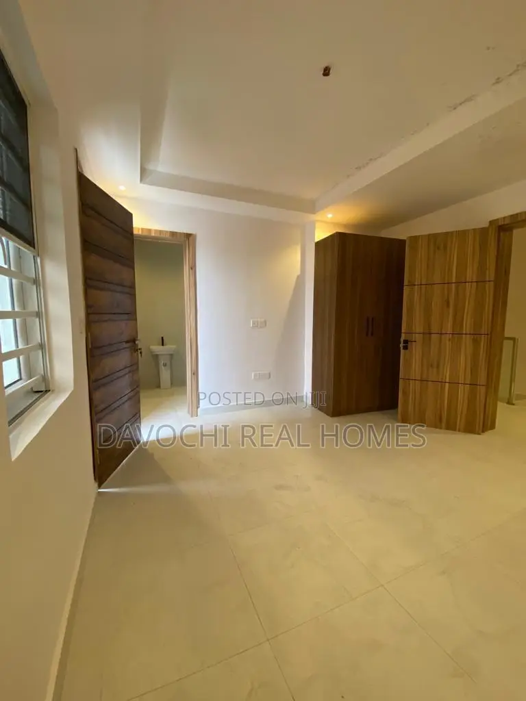 4bdrm Townhouse / Terrace in Lekki Phase 1 for rent