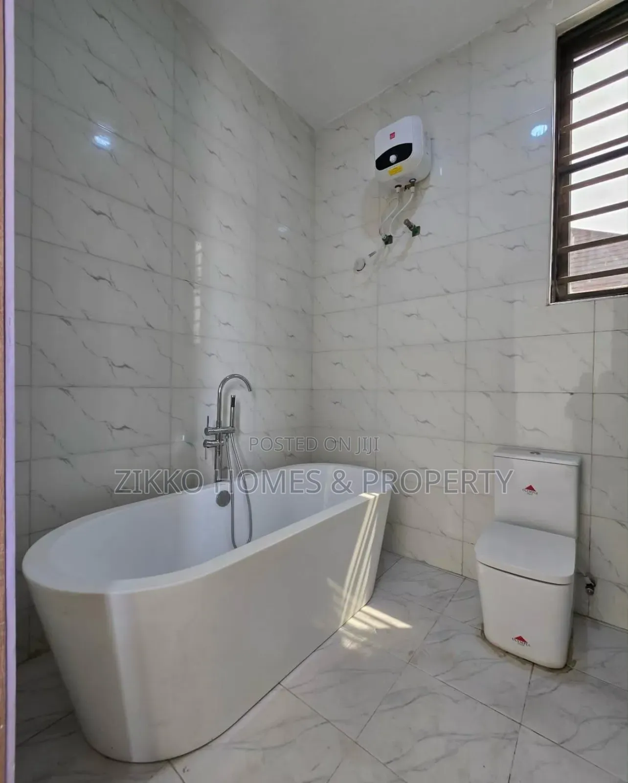 5bdrm Duplex in Chevron for sale