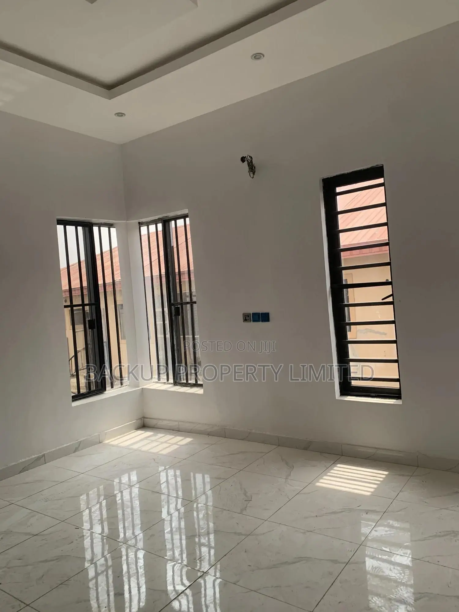 3bdrm Townhouse/Terrace in Medina Estate, Gbagada for sale