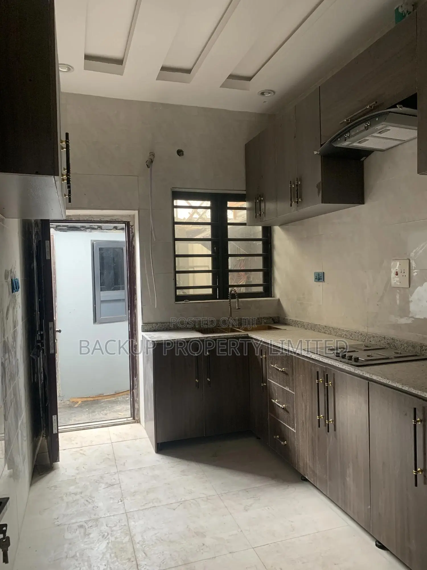 3bdrm Townhouse/Terrace in Medina Estate, Gbagada for sale