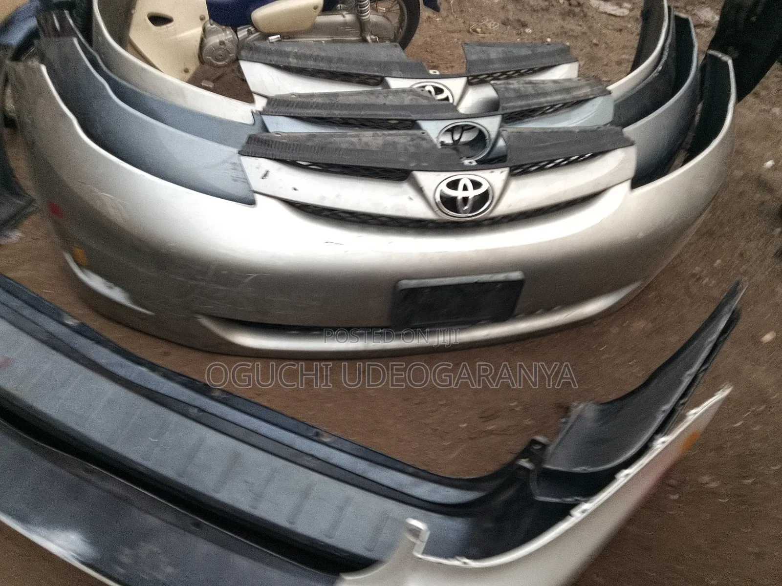 Front Bumper and Back Toyota Sienna 2006