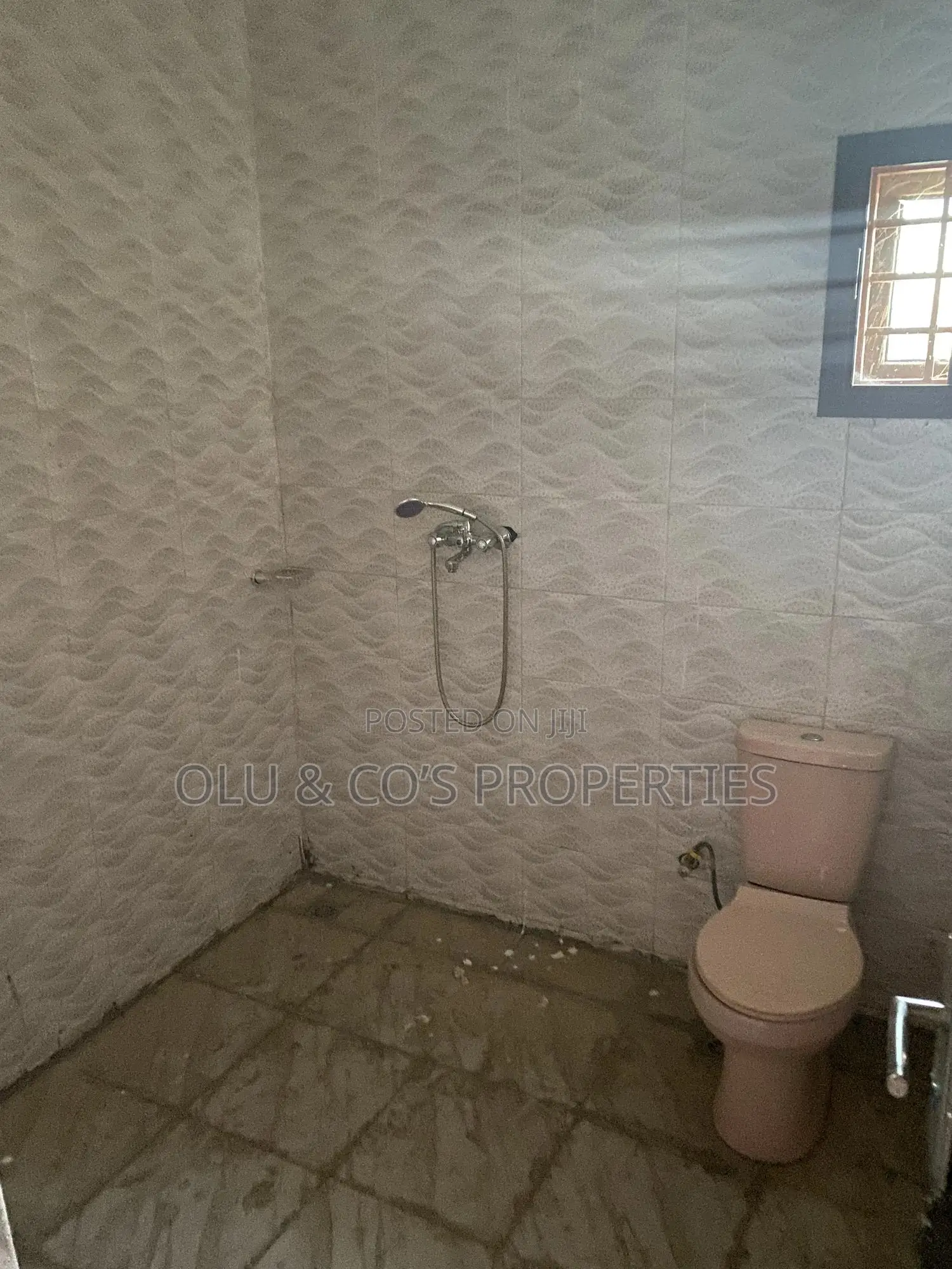 4bdrm Duplex in An Estate Around Nut for rent
