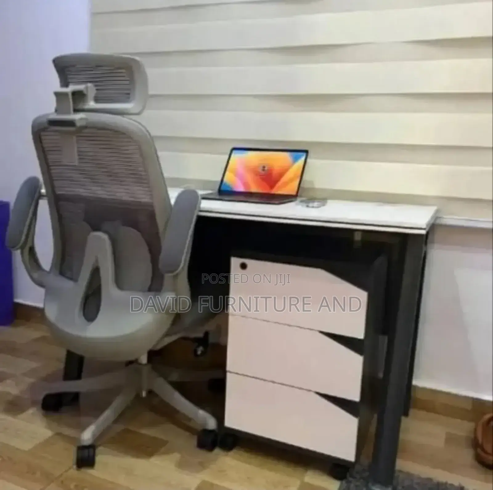Grey Office Chair With Table