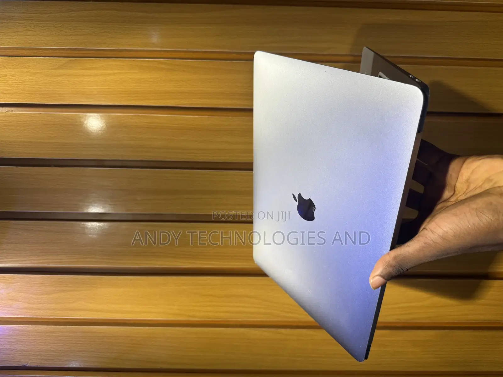 Laptop Apple MacBook 2020 8GB Intel Core I3 SSD 256GB