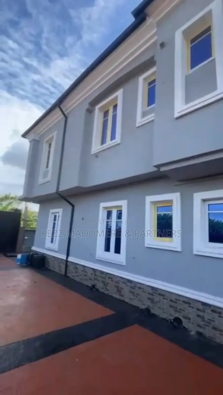 8bdrm Block of Flats in Sunrise Estate , for sale