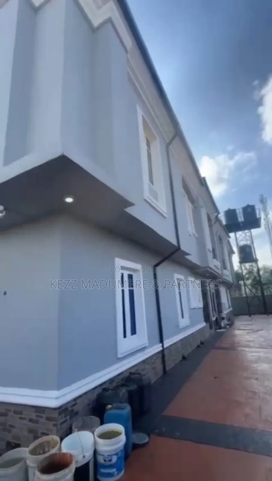 8bdrm Block of Flats in Sunrise Estate , for sale