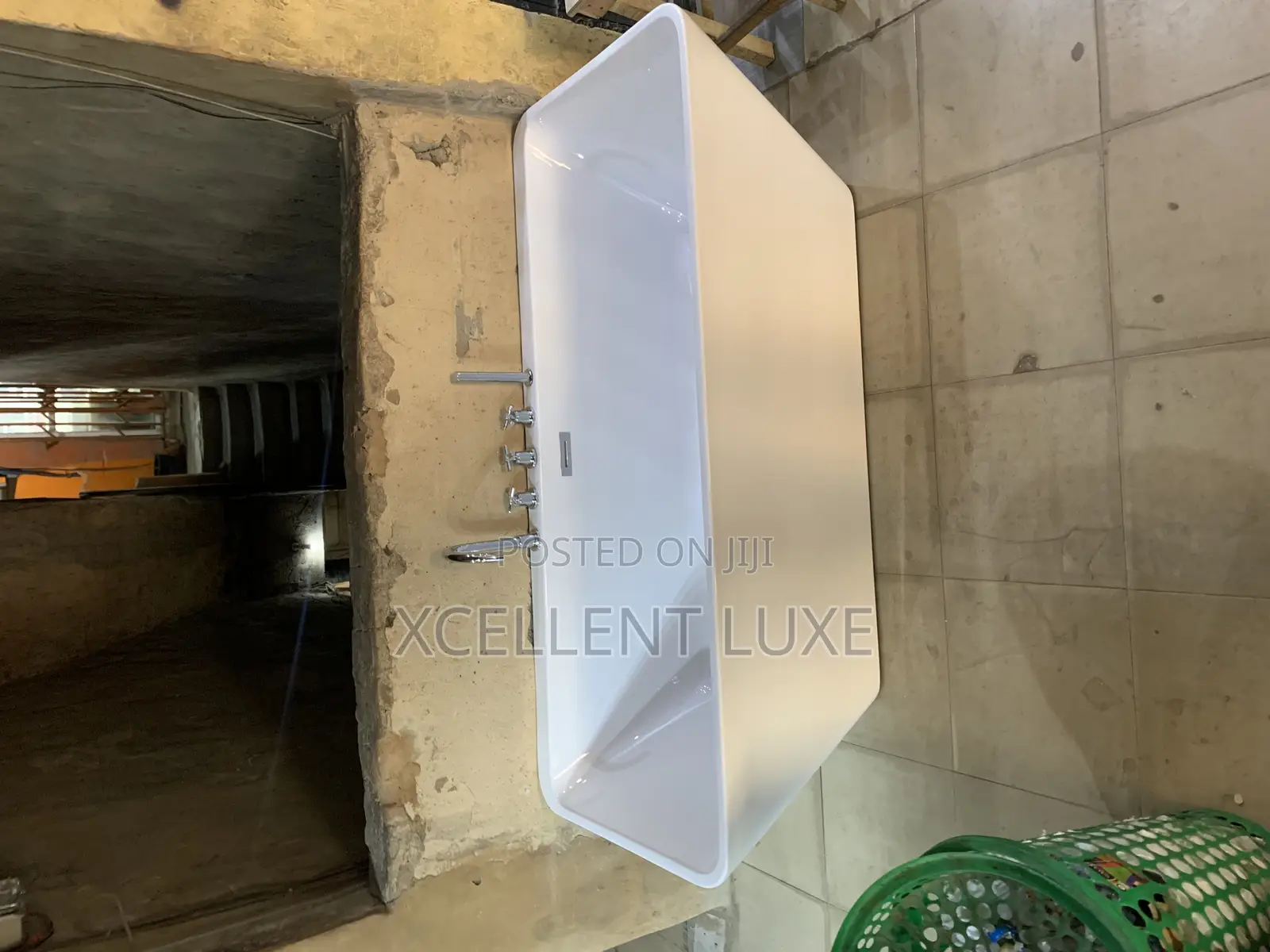 Free Standing Bathtub With Mixer Tap (100% Acrylic)