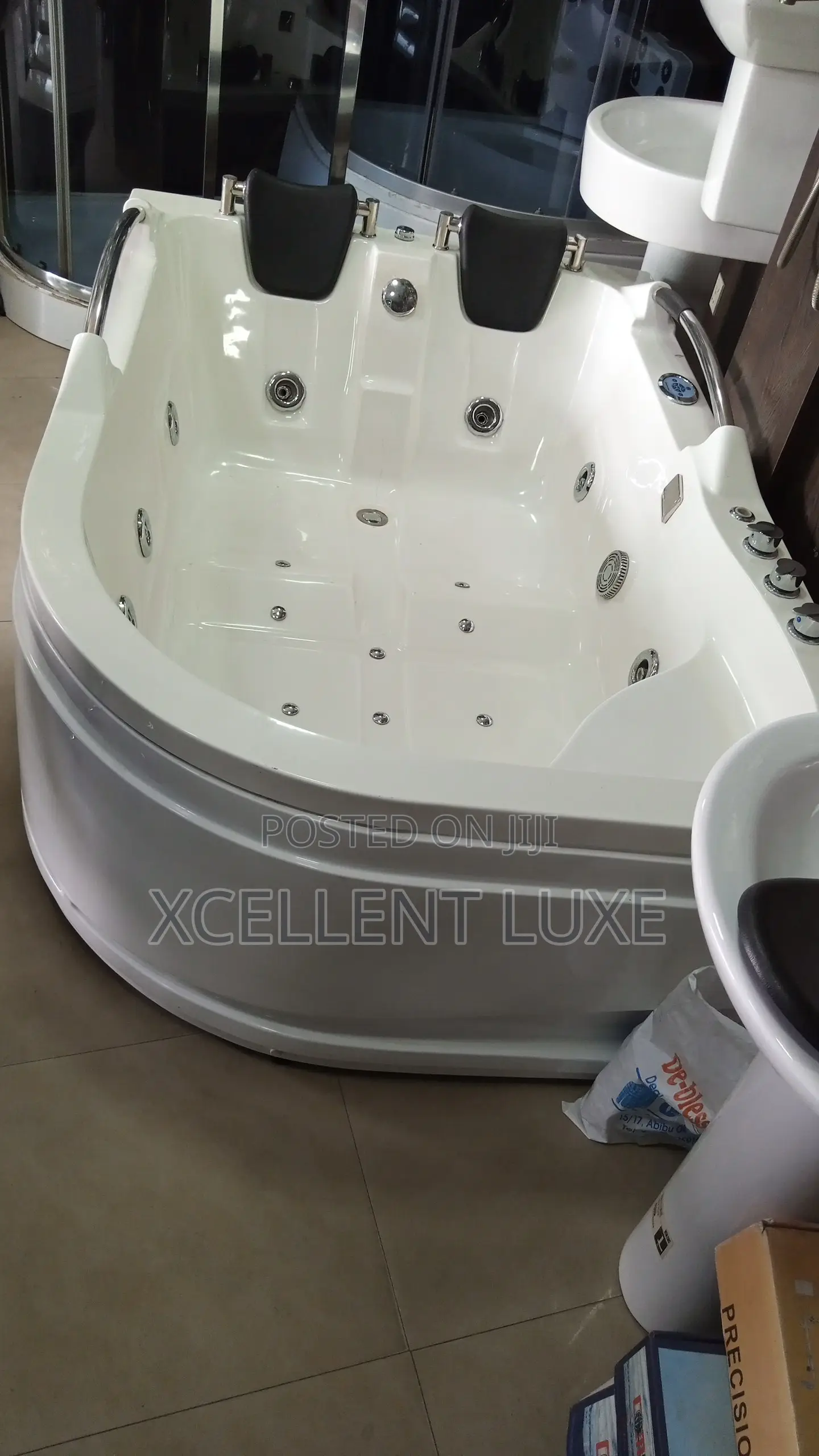 White Double Jacuzzi Massage Bathtub 180x120cm