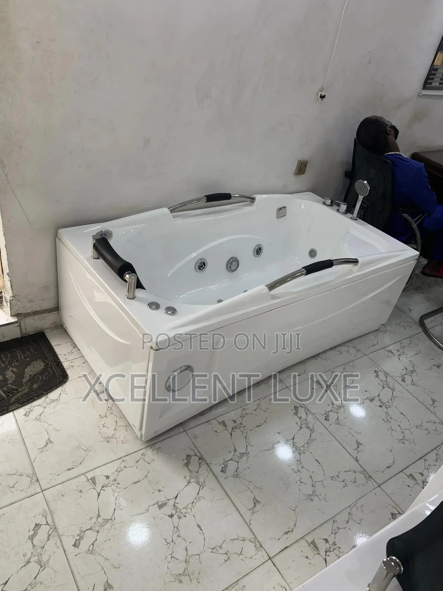 Single Jacuzzi Massage Bathtub