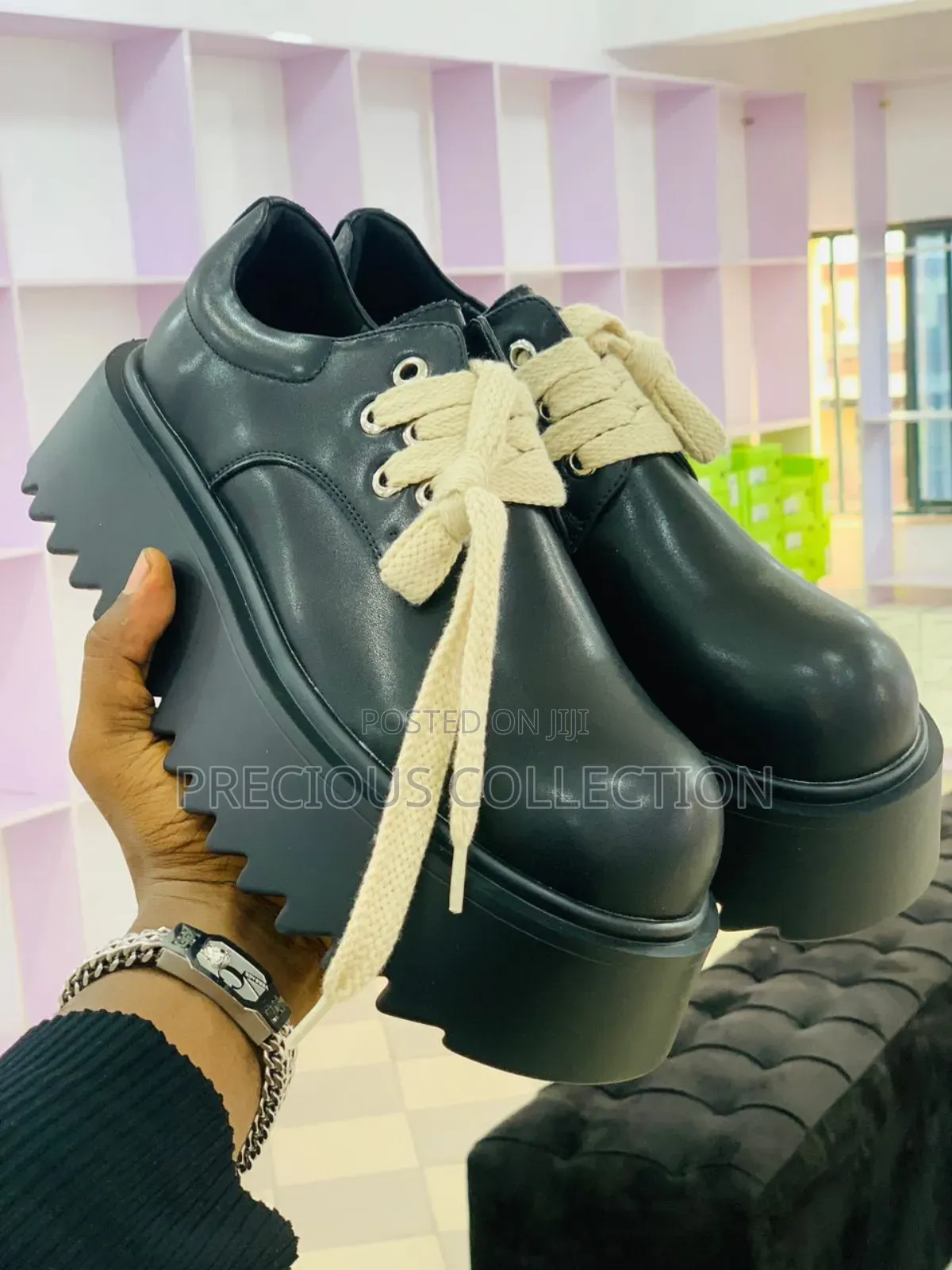Pure Black Cargo Sole Stock Leather Shoe for Men