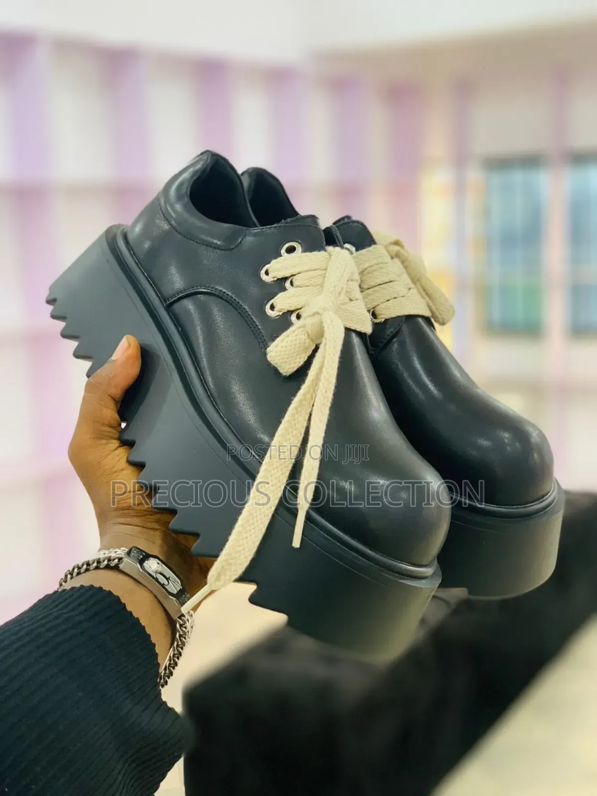 Pure Black Cargo Sole Stock Leather Shoe for Men