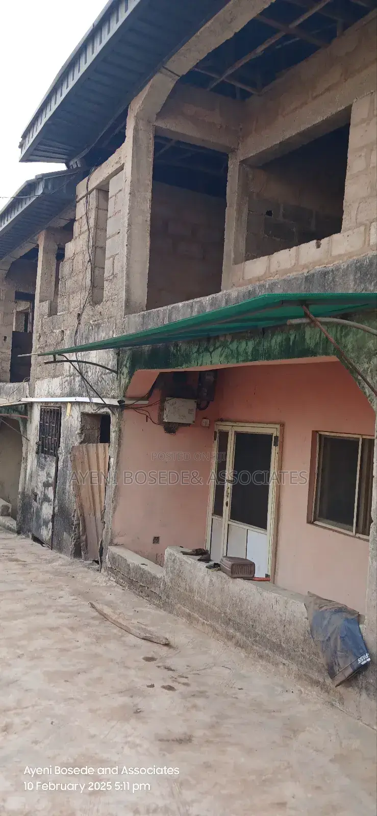 3bdrm Block of Flats in Pathfinder Area, Obafemi-Owode for sale