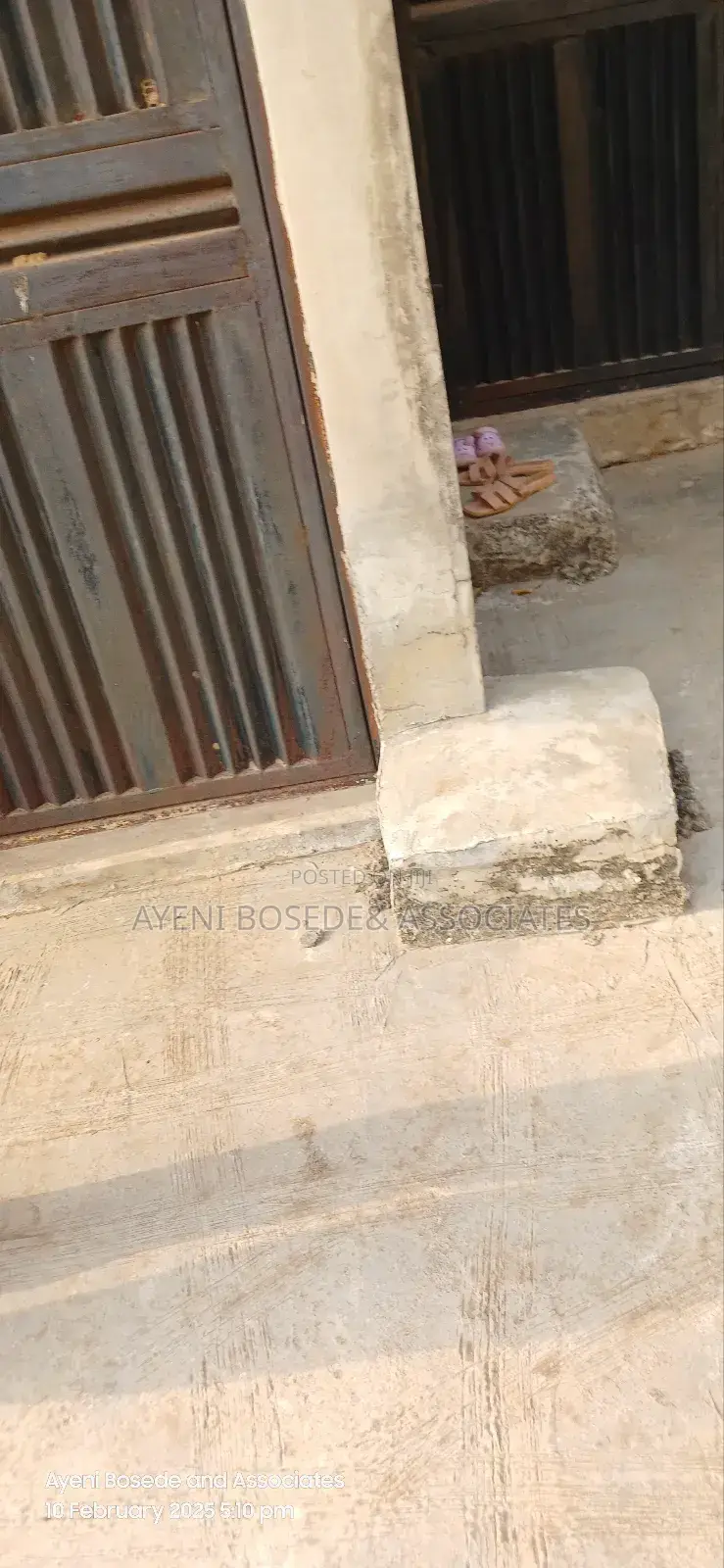 3bdrm Block of Flats in Pathfinder Area, Obafemi-Owode for sale