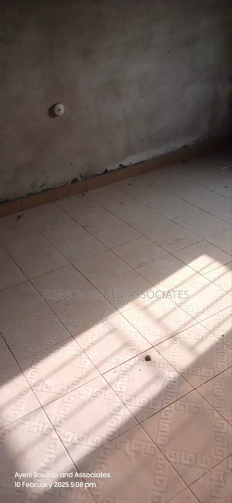 3bdrm Block of Flats in Pathfinder Area, Obafemi-Owode for sale