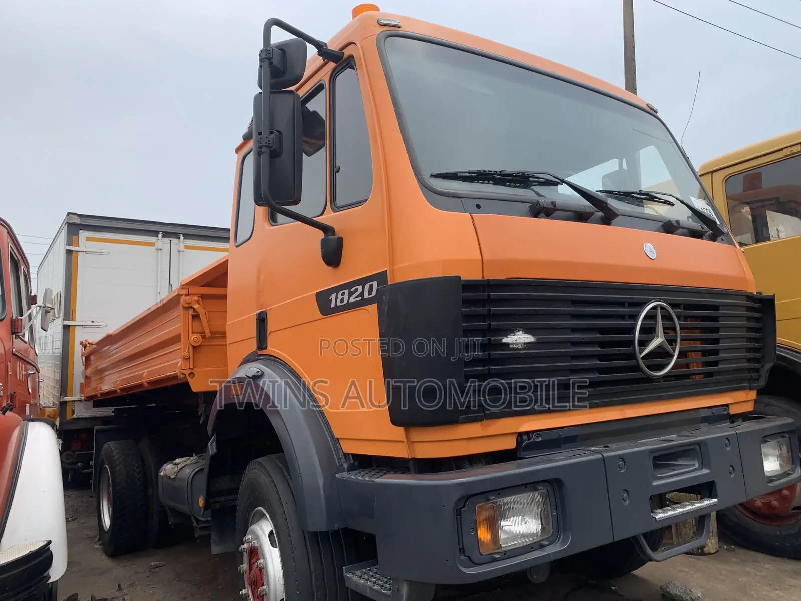 Mercedes-Benz 1820 With Auxiliary
