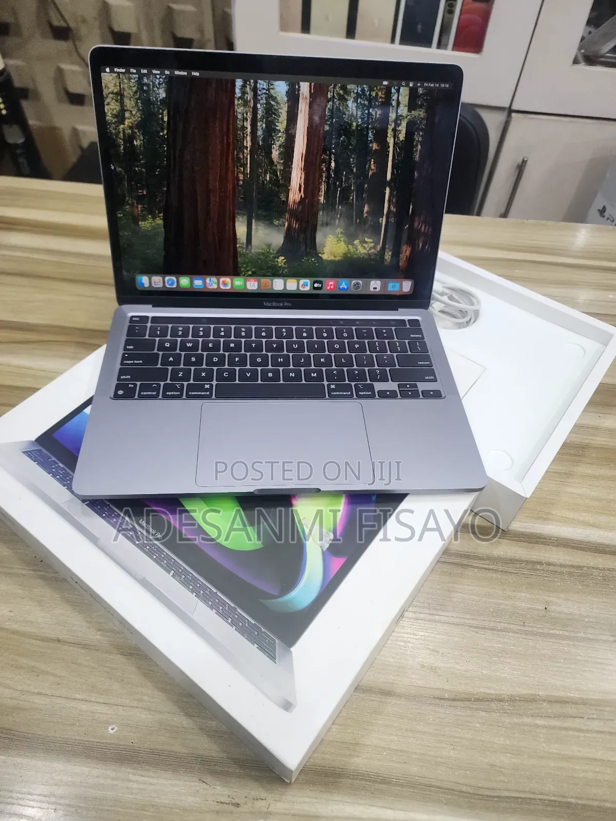 Laptop Apple MacBook Pro 2022 M2 8GB Apple M2 SSD 256GB