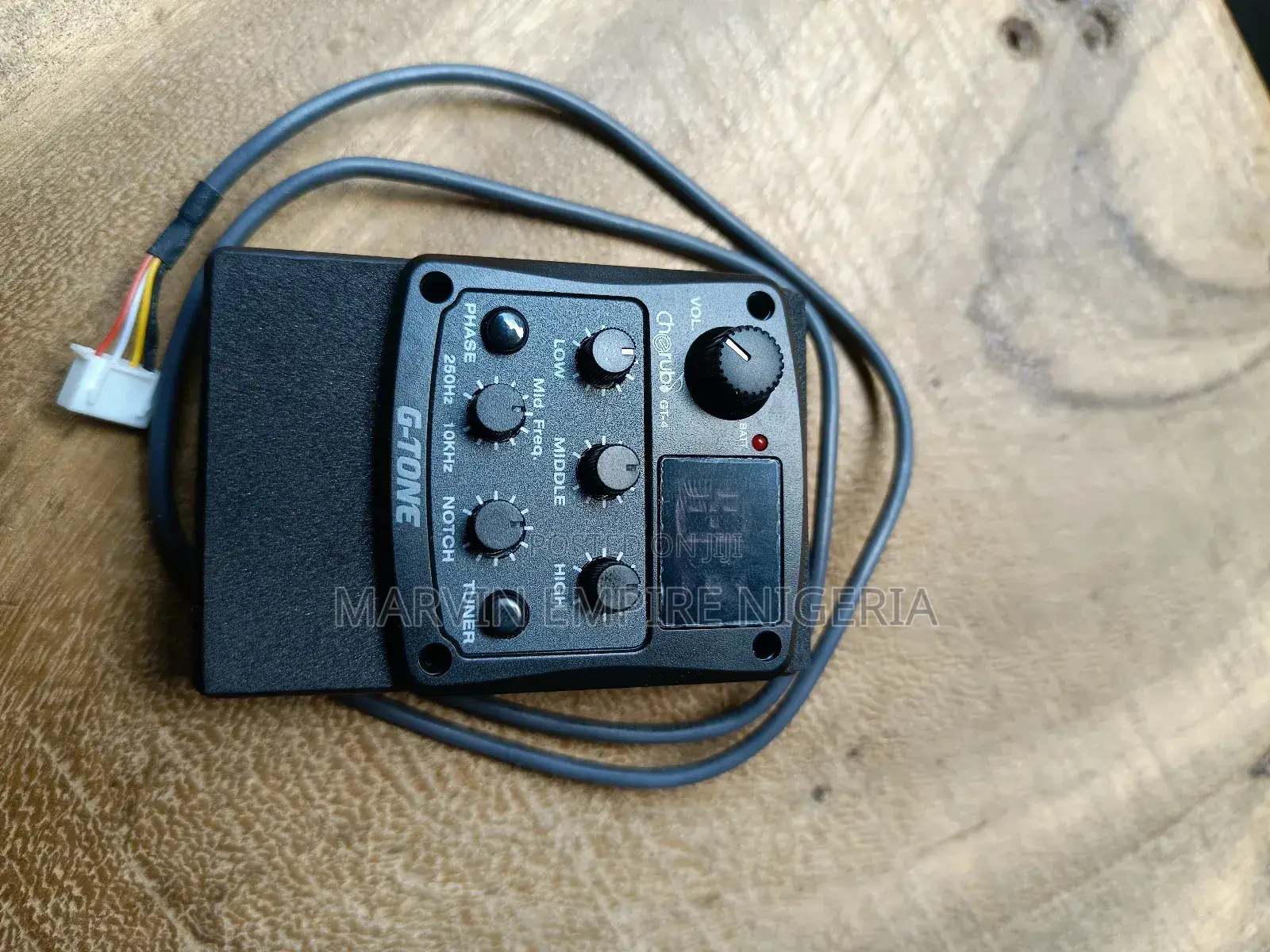 G-Tone Acoustic Guitar Preamp Gt-4 3-Band Eq Led Tuner Black
