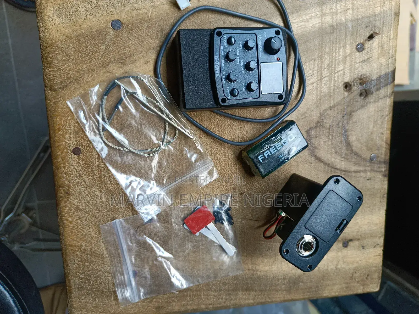 G-Tone Acoustic Guitar Preamp Gt-4 3-Band Eq Led Tuner Black