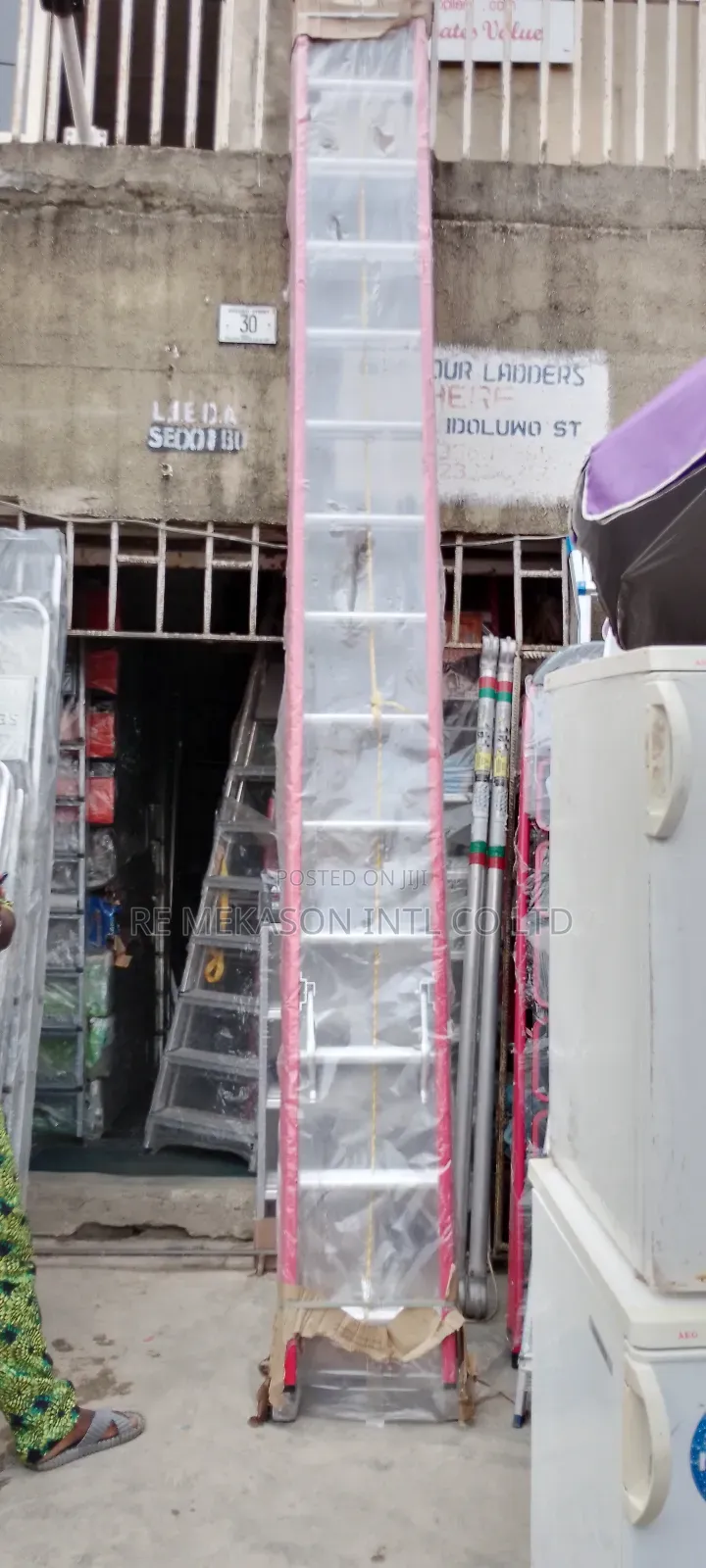 28ft Fiberglass Ladder