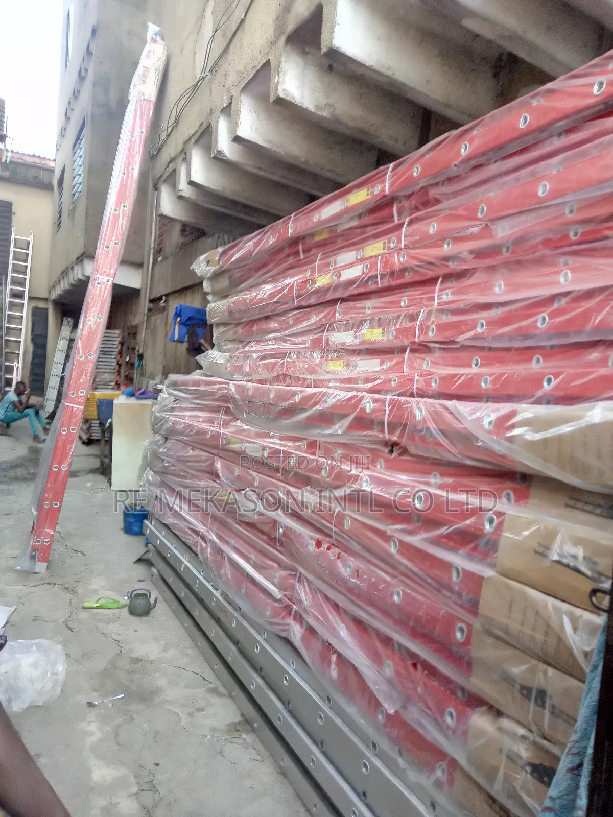 28ft Fiberglass Ladder