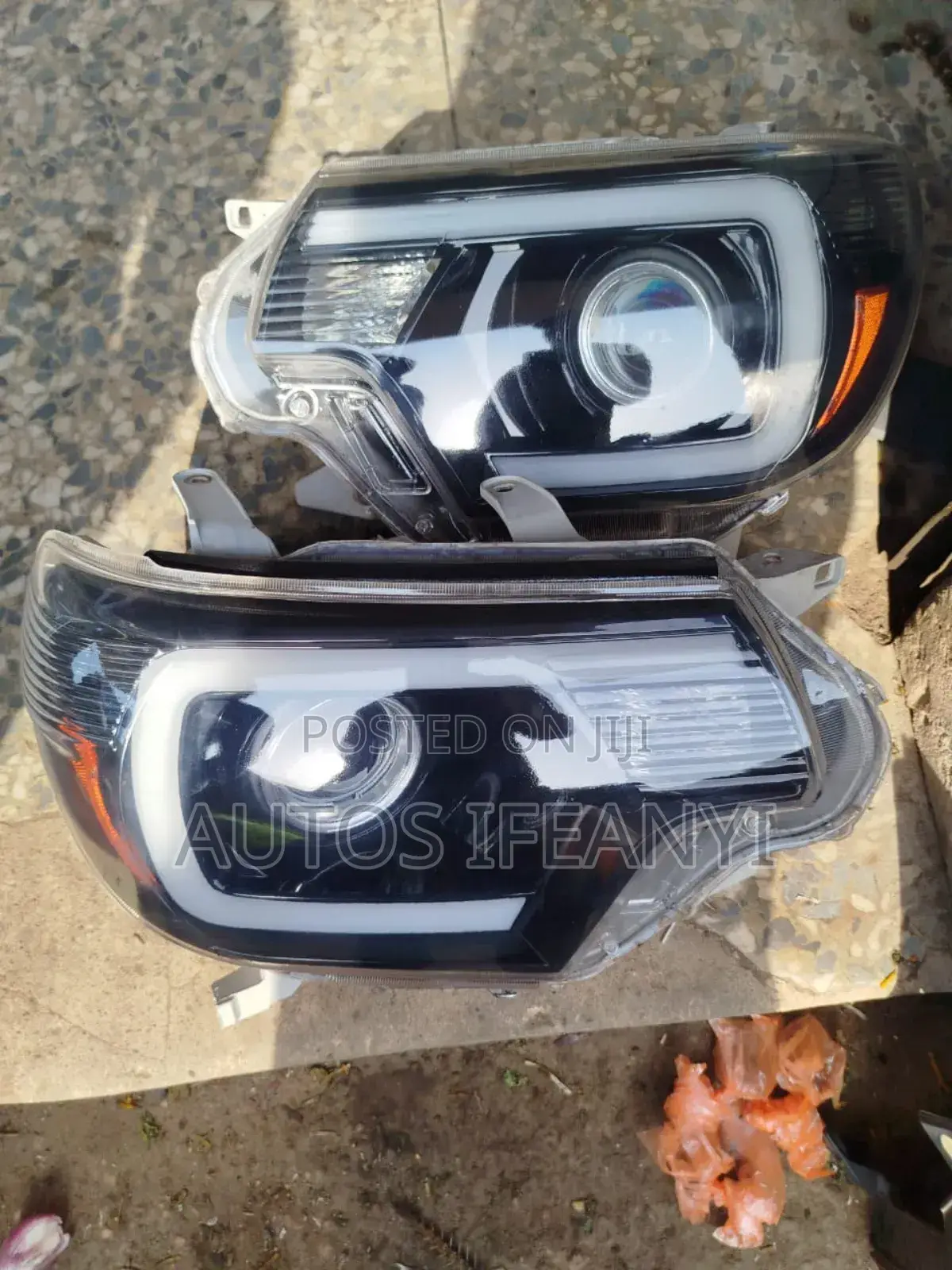 Headlight for Toyota Tacoma 2012 Available Dm