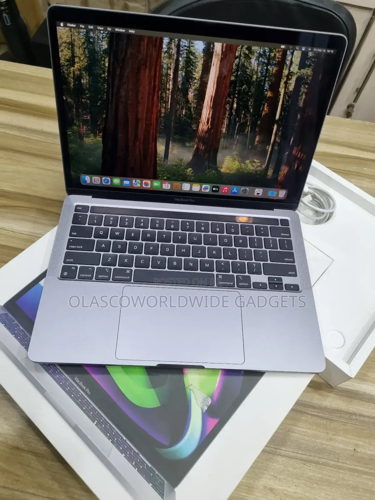 New Laptop Apple MacBook Pro 2022 M2 8GB Apple M2 SSD 256GB