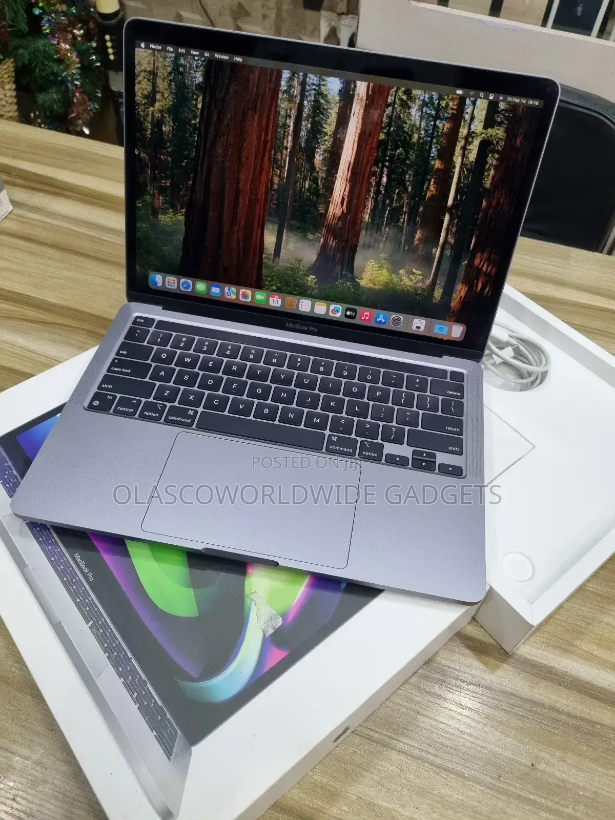 New Laptop Apple MacBook Pro 2022 M2 8GB Apple M2 SSD 256GB