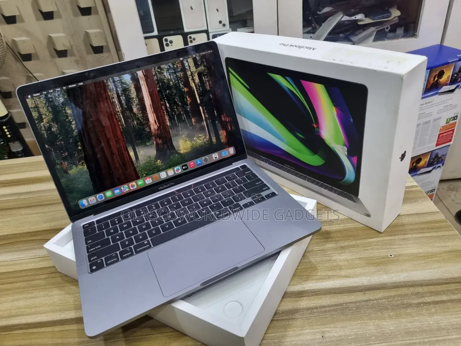 New Laptop Apple MacBook Pro 2022 M2 8GB Apple M2 SSD 256GB