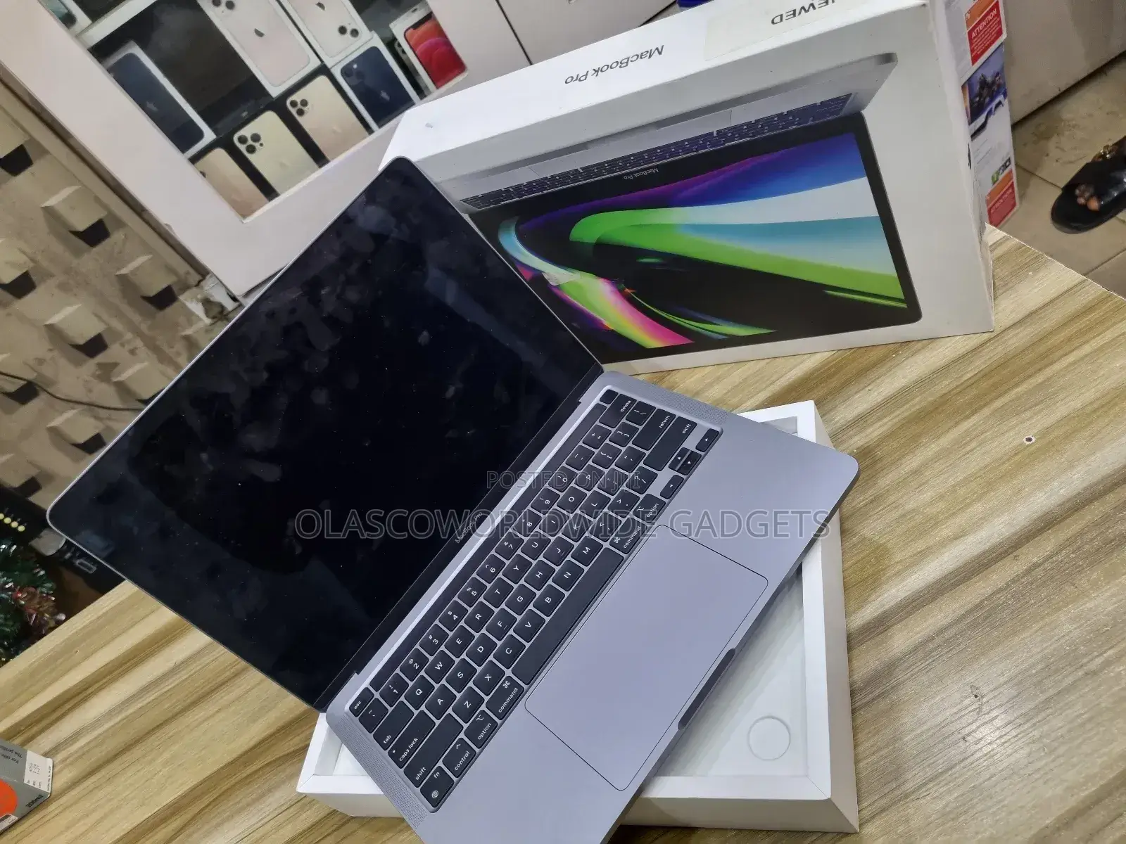 New Laptop Apple MacBook Pro 2022 M2 8GB Apple M2 SSD 256GB
