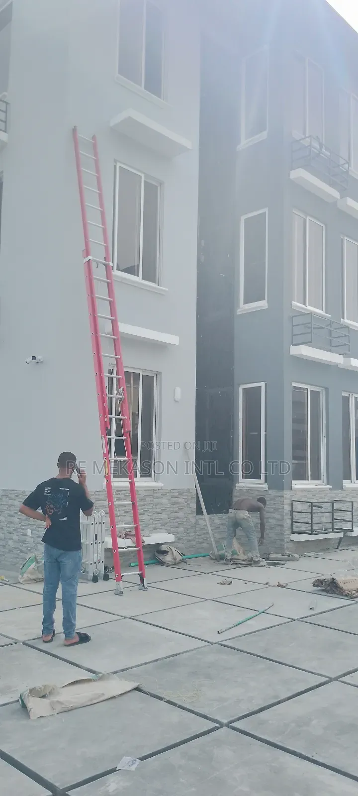32ft(16x2) Fiberglass Extension Ladder