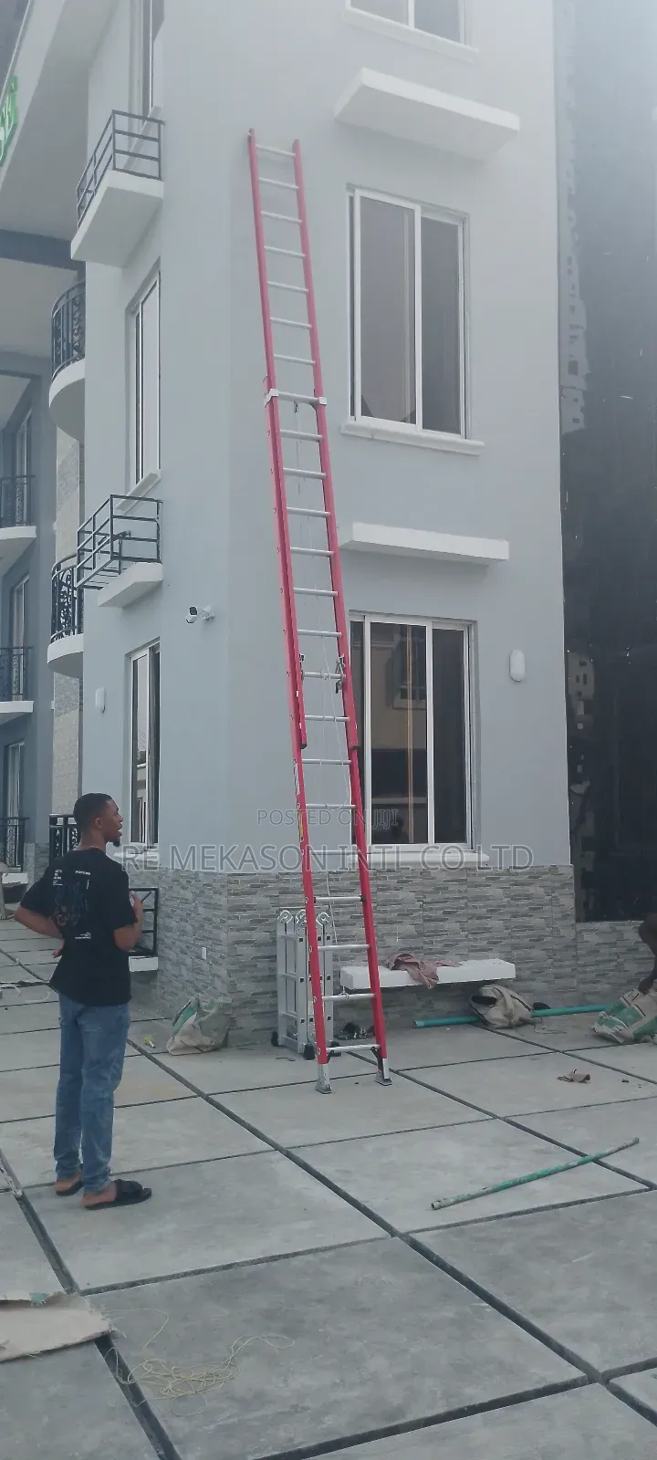 32ft(16x2) Fiberglass Extension Ladder
