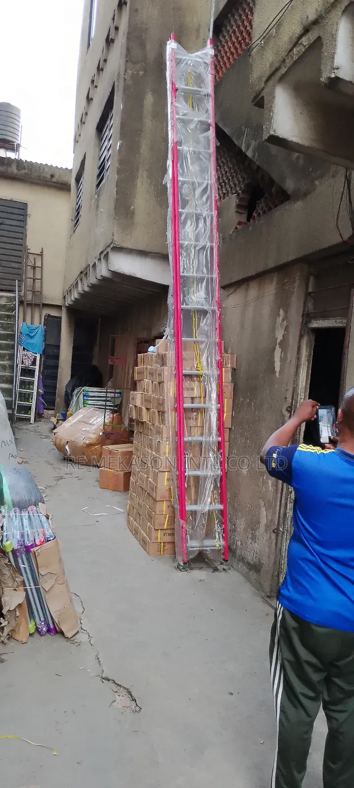 32ft(16x2) Fiberglass Extension Ladder