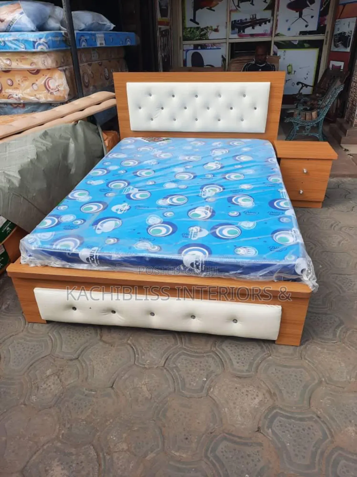 Beautiful 4.5 by 6ft Bedframe 003