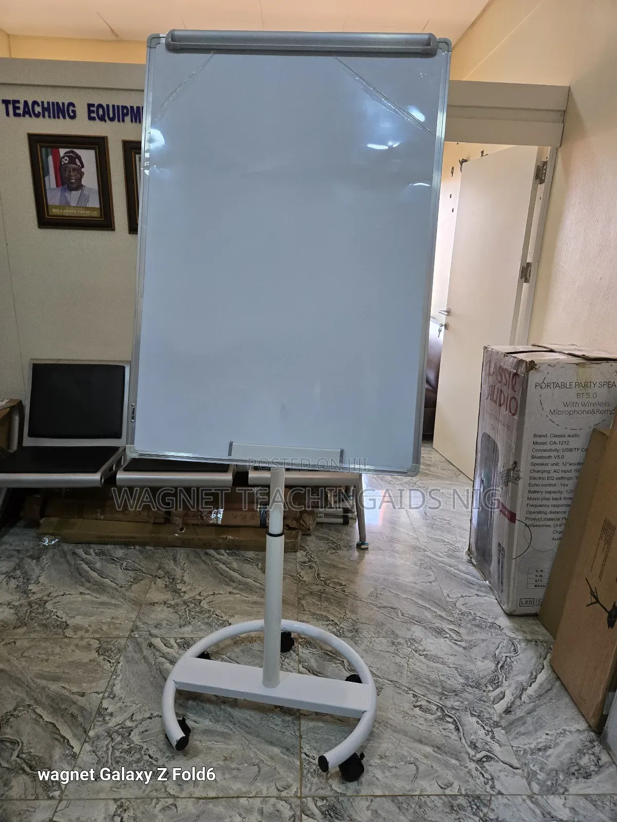 Executive Flip Chart Board With Accessoires