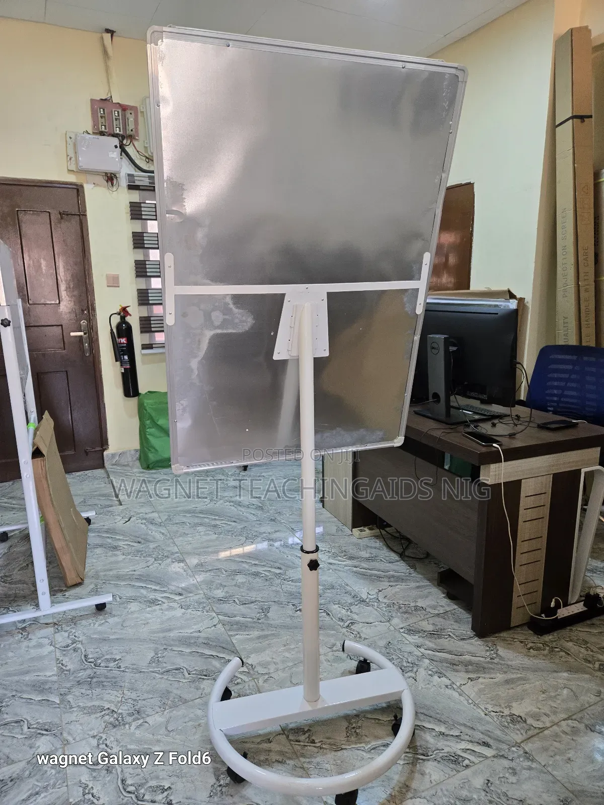 Executive Flip Chart Board With Accessoires